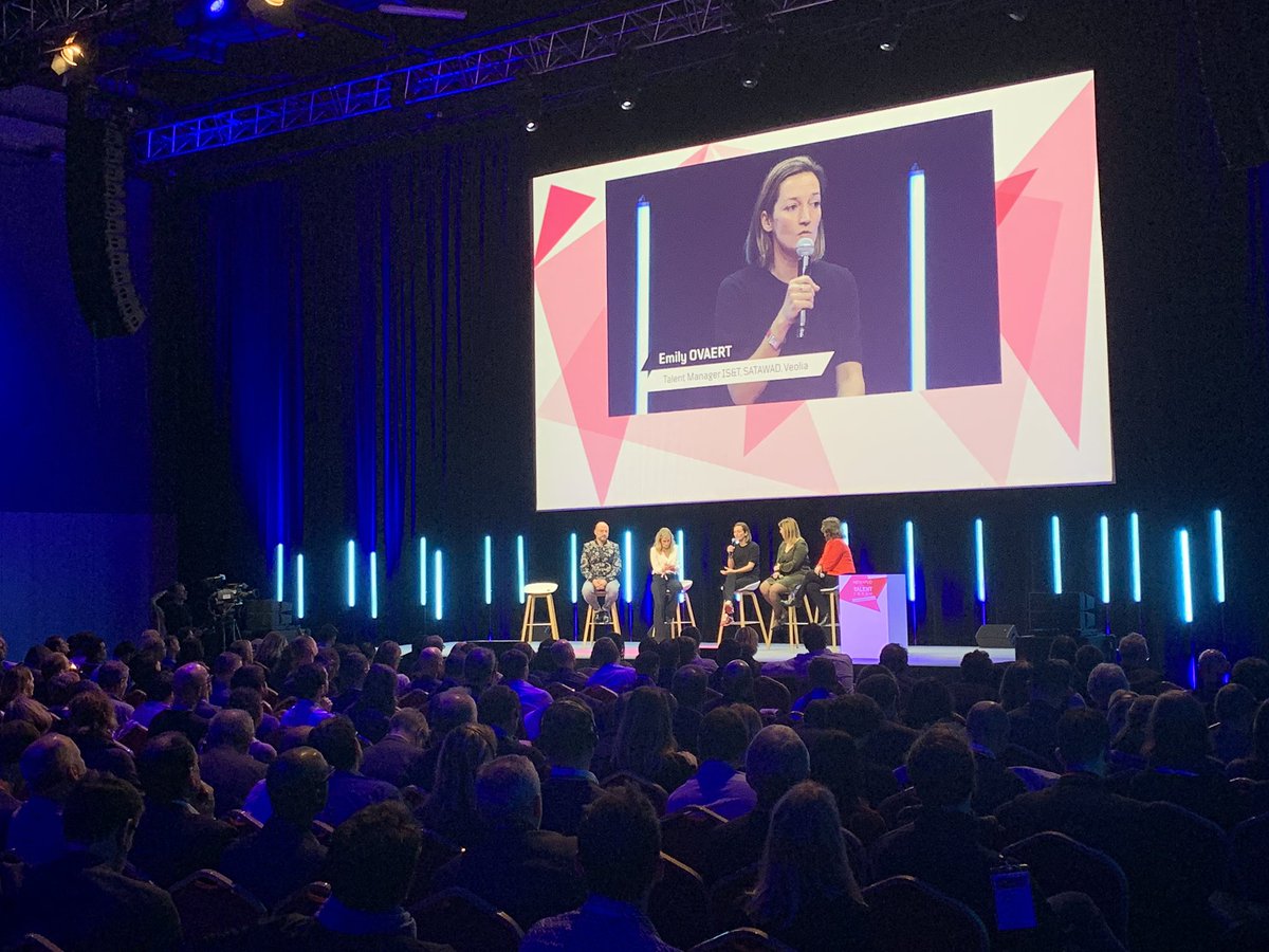 Netexplo's tweet photo. Alexandre Tissot avec Emily Ovaert de Veolia Satawad, Cassandra Cornilleau de SNCF Ecole numérique et Virginie Verdière d’Engie Skill’lab : « Comment donne-t-on accès au digital à l’intérieur de l’entreprise aux collaborateurs à l’extérieur de l’entreprise »
#talent #docksdeparis https://t.co/DysxpuVrVD