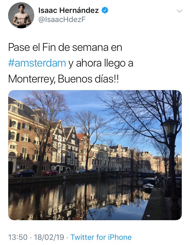 AlonsoCajica's tweet photo. Es de @LosWhitexicans publicar en tus redes sociales que estuviste o estarás fuera del país, porque viajar da estatus y es de gente bien; es más, si no subes fotos de tu viaje al extranjero, es como si no hubieras ido. Es prioritario que la gente lo sepa. https://t.co/3joV96KDJN