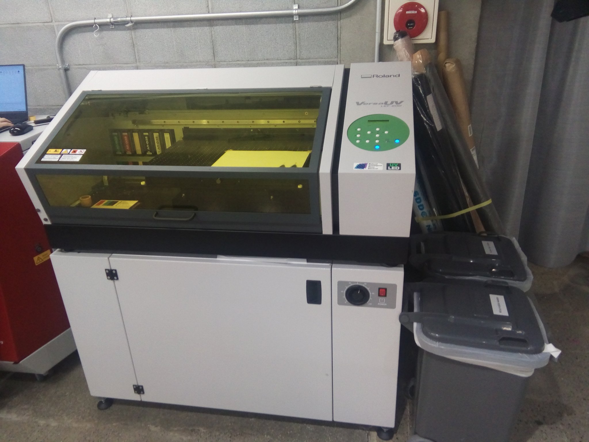 白を使ったデカールを作れるuvプリンターを利用できるお店のレポート Twitter