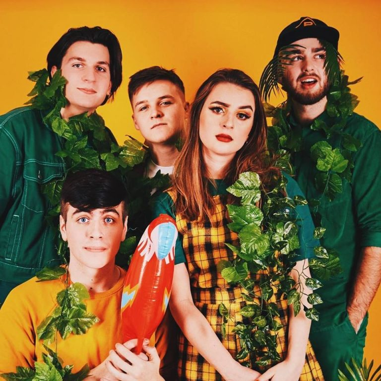 VeganRecordings's tweet photo. Vegan Fresh #12 is brimming with brilliant new music this week. 

Featuring...

- @ditzband 
- @Vinyl_Staircase
- @JumanjiMusicUK 
- @whlungmusic 
- @Talkboyyy 
- @toothpasteband 
- @mobyrichmusic 
- @jellyboymusic 

https://t.co/fyTHkMCXmu https://t.co/Wk4bSX6Oy8