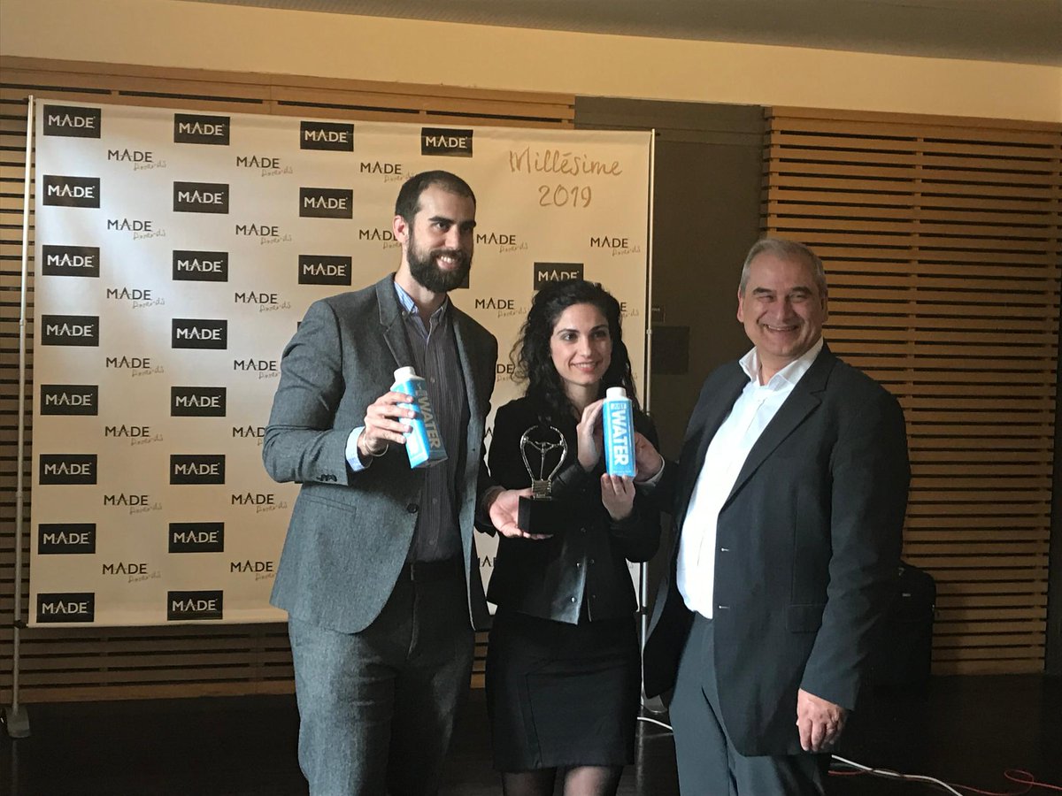 tetrapak_fr's tweet photo. Tetra Top®, l’emballage innovant de #TetraPak en forme de bouteille, remporte le prix « Innovation de Packaging » des MADE Awards du salon des acteurs de la distribution @MADE_Officiel les 19 et 20 mars à Paris.🏆 #GoodPackaging #madeparis #madeawards https://t.co/8nbh6m02Lt https://t.co/FUXslKblxS