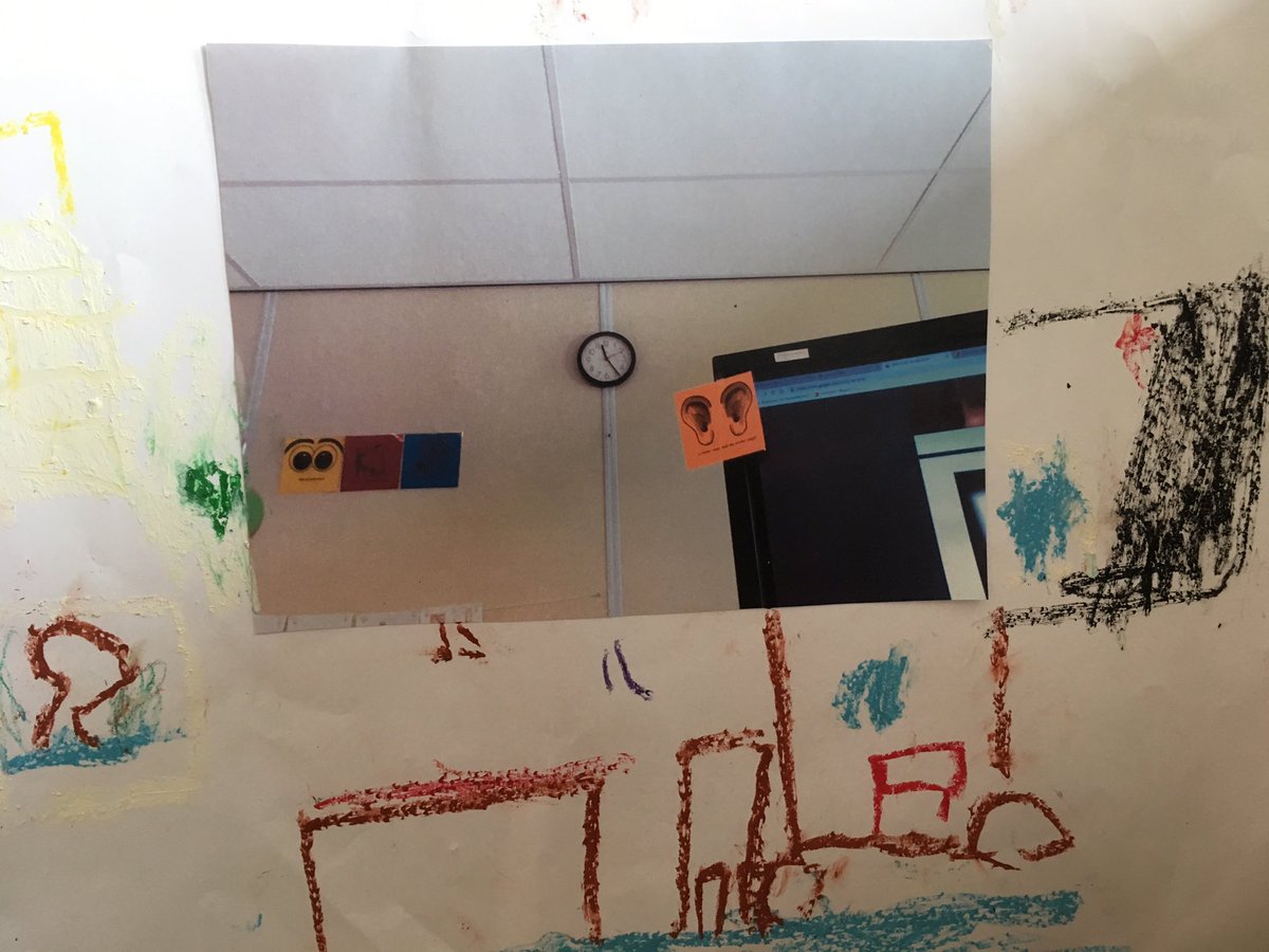 hardopkijken's tweet image. Leren kijken. De kleuters leren fotograferen. Wat staat er op de de foto? Maar ook, wat staat er NIET op de foto. #onderzoeken #observeren