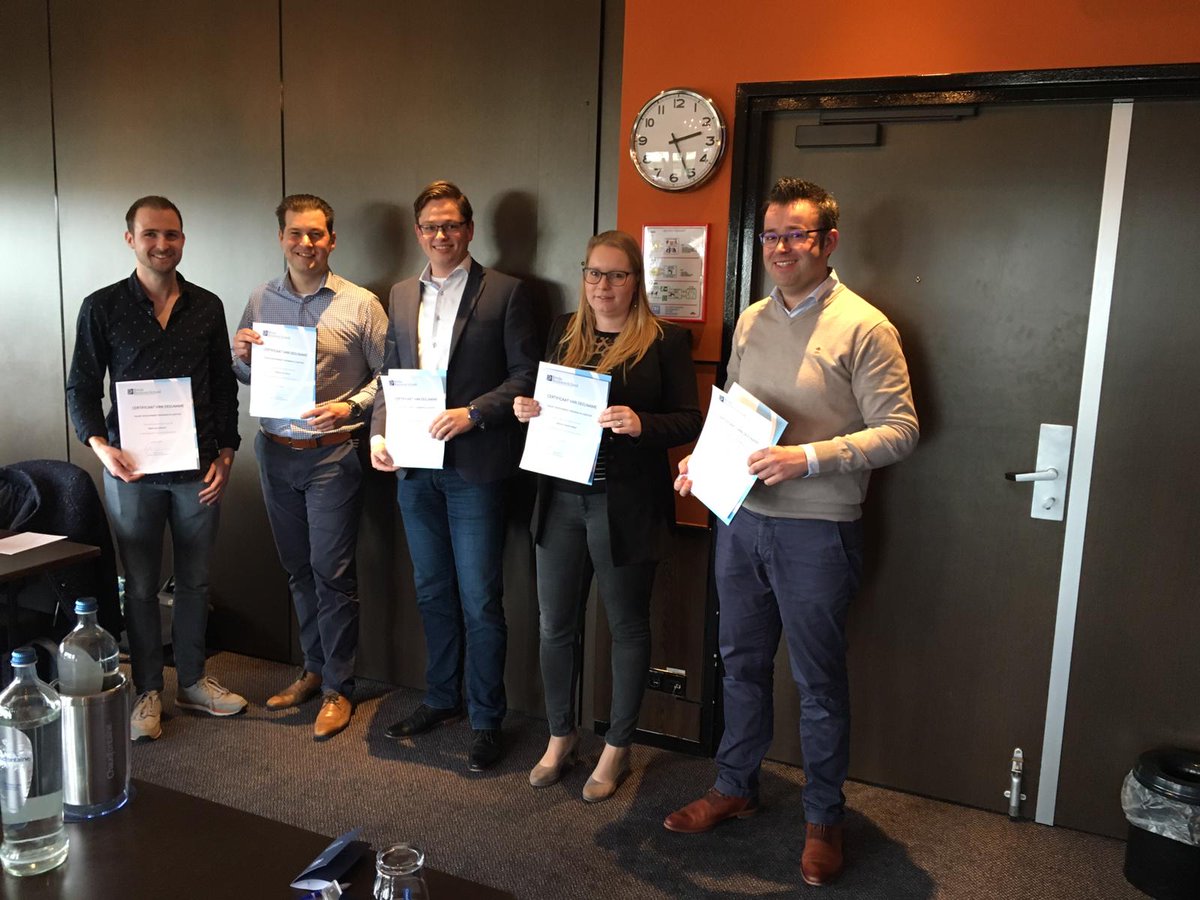 Afgelopen week hebben deze toppers het Talent Development Programma in Logistiek afgerond! 
In een periode van 6 maanden hebben zij kennis gemaakt met de logistieke opgaven van morgen, met de laatste trends en uitleg kregen hoe ze hierop in konden spelen #logistiek #development