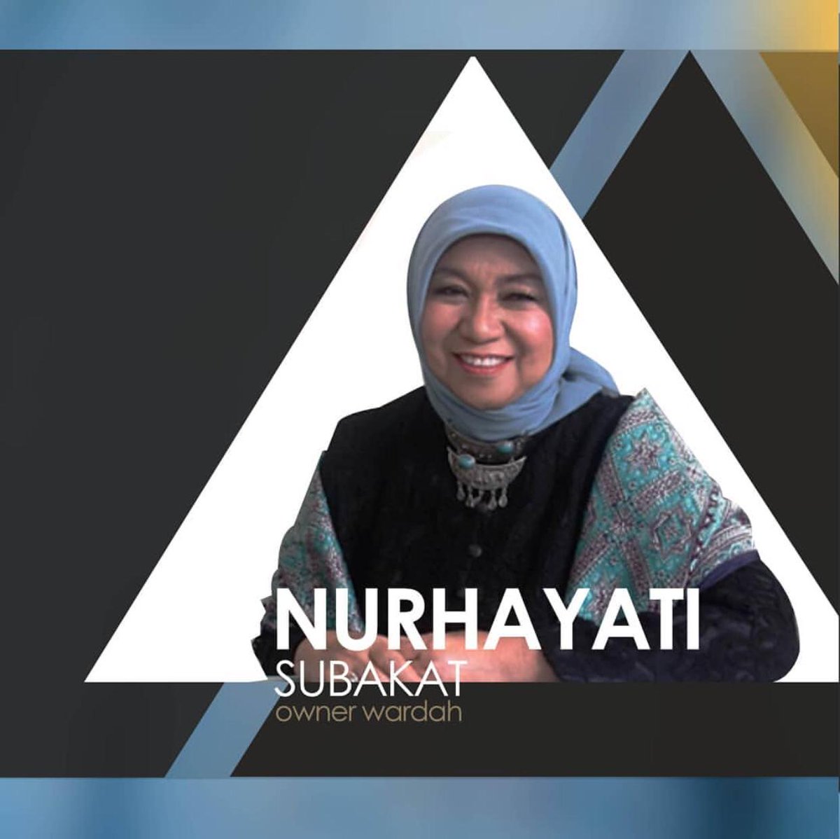 Siapa yang tidak tau Wardah Cosmetic? Kosmetik halal pertama di Indonesia. Mau tau cerita perjalanan hidup jatuh-bangun dalam menjalankan bisnisnya? Disini Nurhayati Subakat cerita tentang kehidupannya. 
Ayo ikut #EduFest19 biar ga penasaran!#MovingForward #CultureEmpowersNation