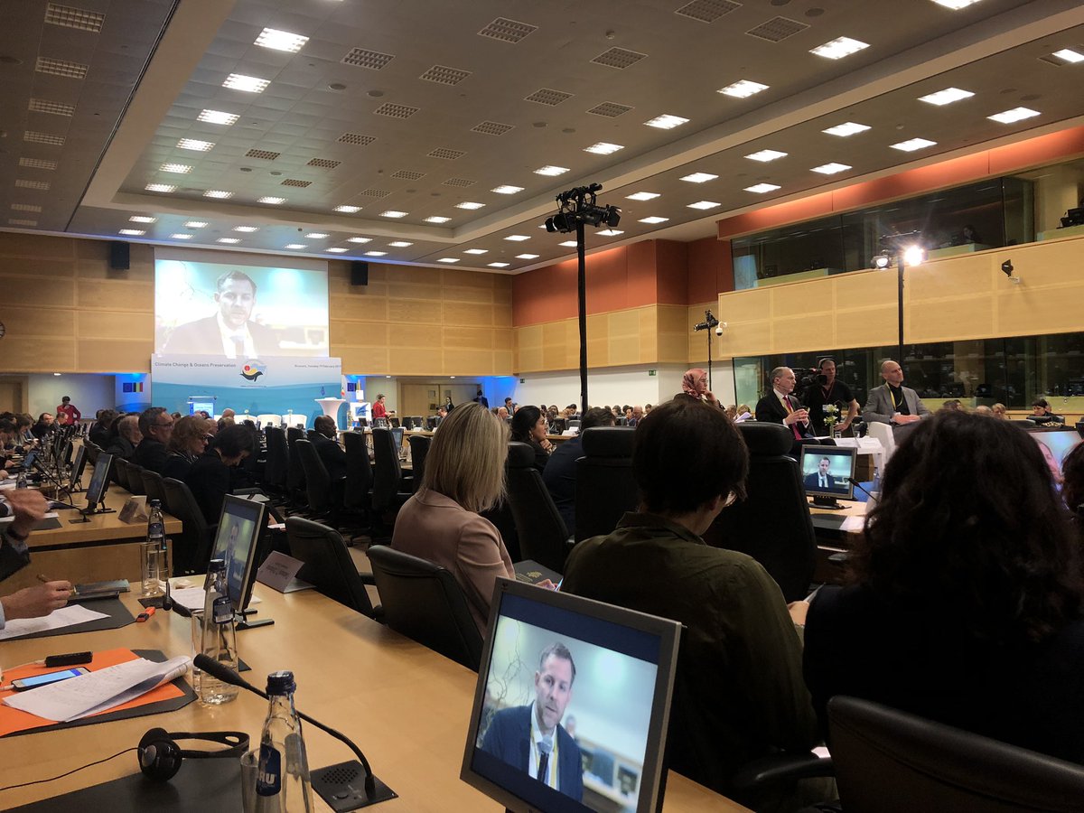 #GreenGrowth is already taking place (#solar and #wind) and now is about to #BlueGrowth. Blue is the new green: economically and environmentally #BlueSustainableGrowth is possible! Where are the #financing coming from? This is the question! #BEClimateOceans #OurOcean