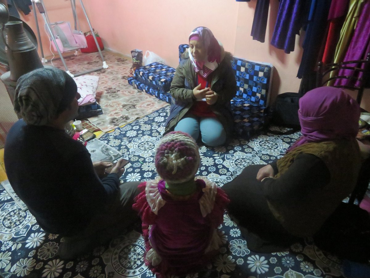 Sağlık Aracımız, saha çalışmalarında bugün Suriyeli aileleri ziyaret etti. Bu kapsamda; sağlık, eğitim ve danışmanlık konusunda bilgiler verdi. Aile Planlaması ve Korunma Yöntemleri' hakkında bilgilendirmeler yaparak, merkezimize davet ettik
#esoguwgss #esoguseninle #esoguburada