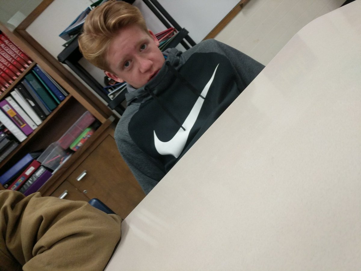 ellison_lynzee's tweet photo. #BoredAF#hmu#lifesucks https://t.co/oTjC0UO5hp
