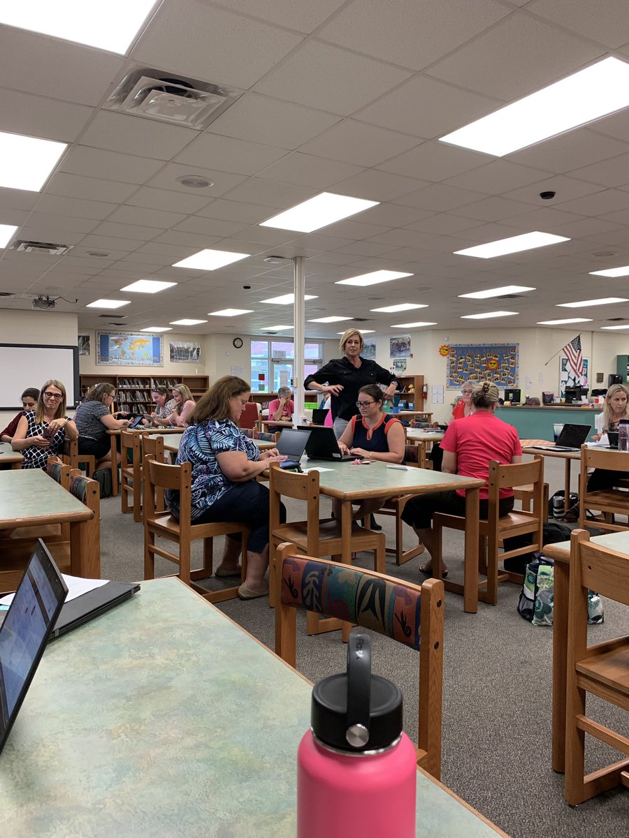 sofiawalk79's tweet photo. @mshell44 Way to step in and give a PD using @Seesaw #ottersunite #ottersSwim Lots of great info. and excited to use it again @cypresscreekvcs https://t.co/u8NccbSRlL