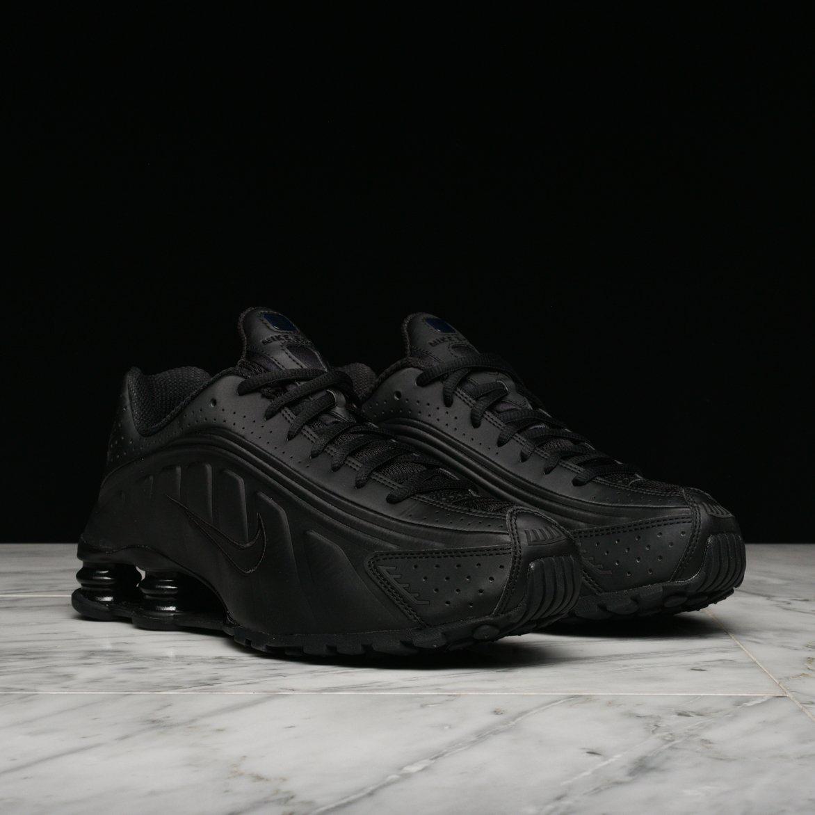shox r4 triple black