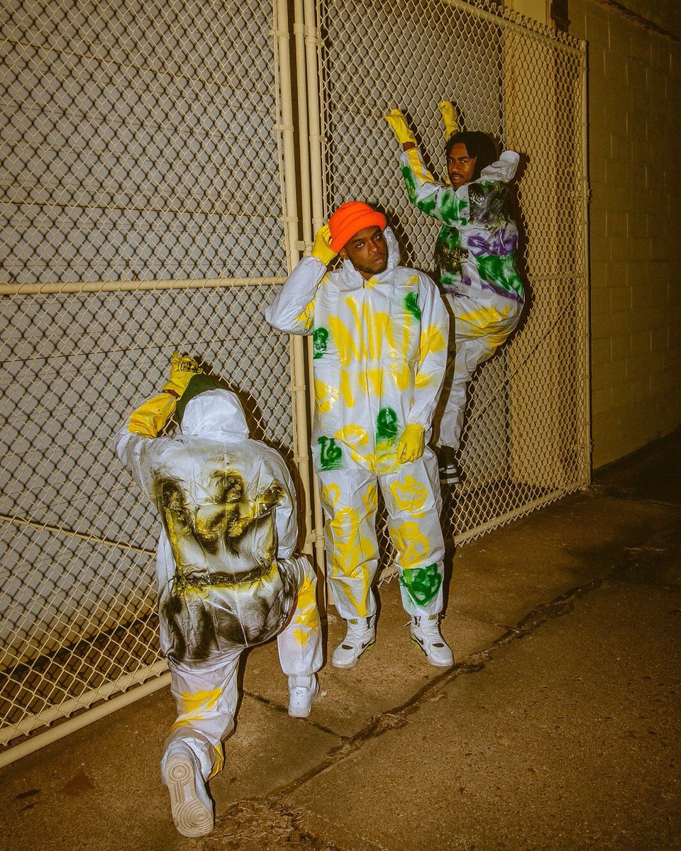 nowherecompany's tweet photo. The Coolest Vandals around. 💛🖤🌼🎨🙃⚡️💛 

📷: @CurryStreetJay https://t.co/knJCN6cM6Y