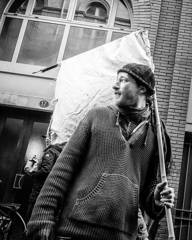 PyrateP's tweet photo. #whiteflag #revolution #streetphotography #x100f #fujifilm #blackandwhite #bnw #monochrome #instablackandwhite #monoart #insta_bw #bnw_society #bw_lover #bw_photooftheday #photooftheday #bw #instagood #bw_society #bw_crew #insta_pick_bw #bwstyles_gf #irox https://t.co/dEw8WuwYzZ