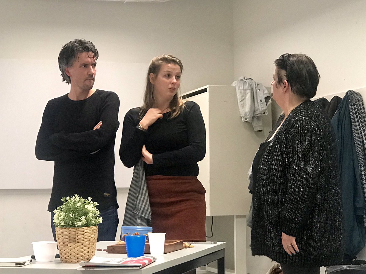De spelers van Placebo trainen nog een laatste keer voor Nachtgasten: vrijdag 22 februari spelen we in #CREA Amsterdam! placebo-improvisatie.nl/reserveren #nachtgasten #improvisatie