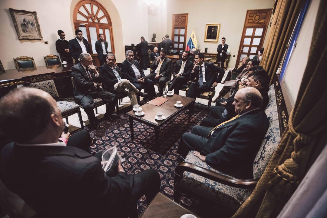 jguaido's tweet photo. #19Feb también recibimos el respaldo de un grupo de exconstituyentistas, quienes reconocen nuestra lucha para restablecer la democracia y el #PlanPaís con el que vamos a rescatar a Venezuela. 

Hemos recuperado la esperanza. ¡Estamos unidos y movilizados para lograr la libertad! https://t.co/lSyTEzqf7c
