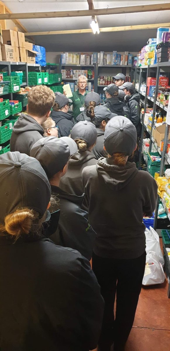 PSOSLevenmouth's tweet photo. Huge well done to Levenmouth @PolScotPSYV for carrying out charity work sessions and raising enough to donate 137kg of foodstuffs to Levenmouth Foodbank! All the donated goodies were purchased at local supermarkets too! 😊
#SuperHeroesDontAlwaysWearCapes
#MonThePSYV https://t.co/I1GTTw4TY4
