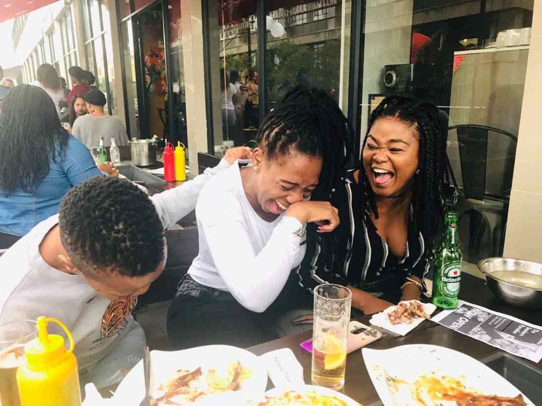 Otsile_Nkanyezi's tweet photo. #osarewaexplainer ba re "Thula au sebenzi" π€£π€£ https://t.co/rwuYX9Zklu