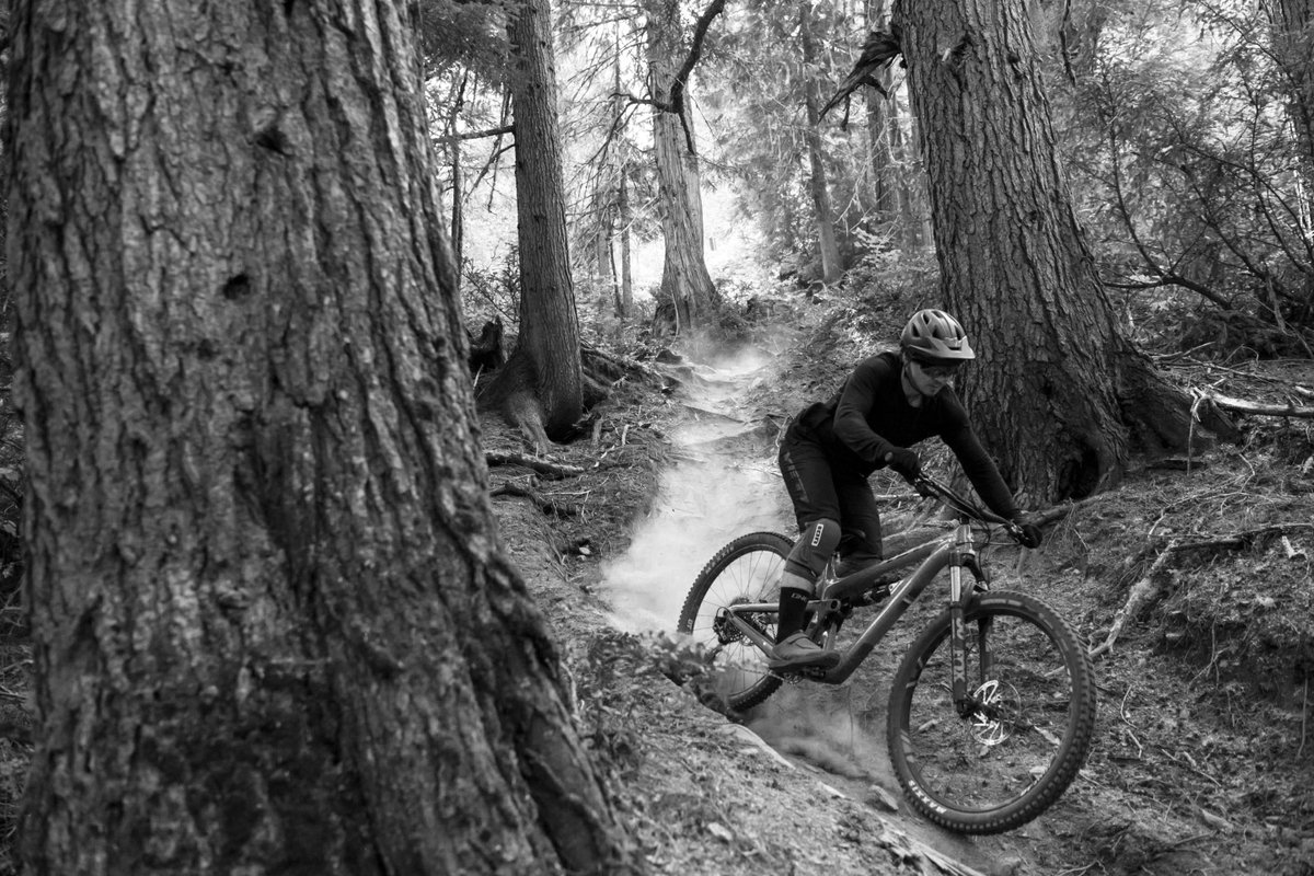 YetiCycles's tweet image. The #SB150 is named 2018 Gear of the Year by @MensJournal. Testers note a ride feel that boosted "confidence conquering a trail’s technical zones." 
bit.ly/2DYkH9F
#YetiCycles #RaceBred #RideDriven
P: Bruno Long
R: Stu Dickson