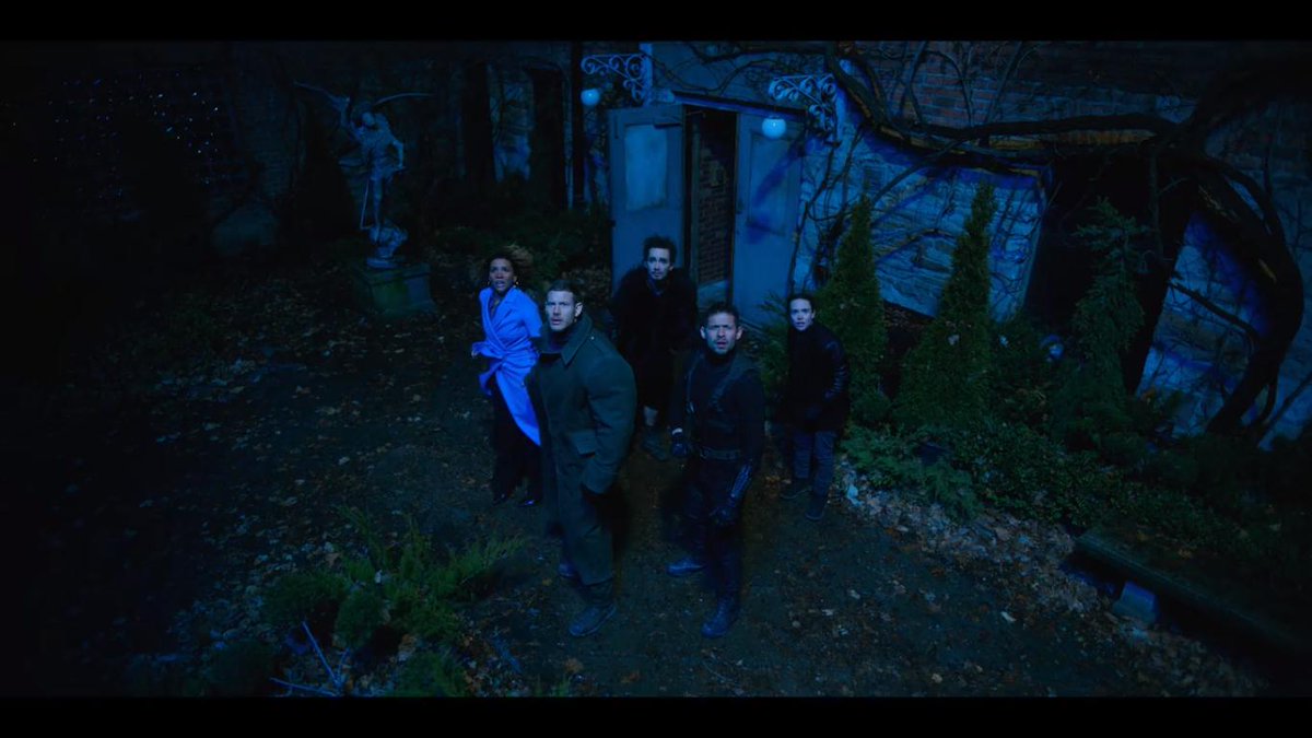 merchf's tweet photo. No se animaron a flashearla más fuerte #TheUmbrellaAcademy. Lo mejor fue cuando más bizarro y loco se puso. Aplausos y ovación para el nene actuando de viejo. https://t.co/JhXJ5cR16x