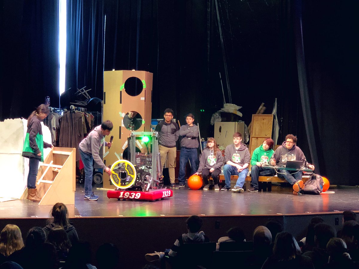 BarstowSchool's tweet photo. Great demo from @firstteam1939 this morning showing off their competition robot #STEMeducation https://t.co/PZE1bF2i40
