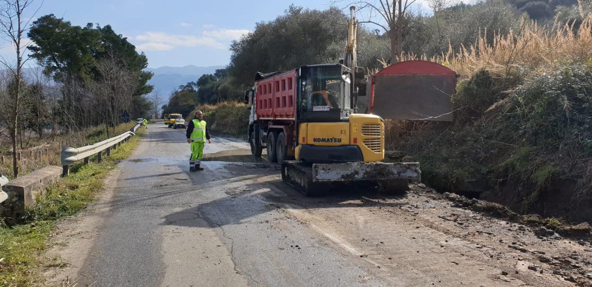 StradeAnas's tweet photo. #Calabria, Anas: avviati i lavori lungo la strada provinciale 93 (ex #SS110) tra i comuni di Monterosso Calabro e Maierato in provincia di Vibo Valentia
✅l'arteria rientra nelle strade passate in gestione ad #Anas
I dettagli al link
⬇️
https://t.co/PWwuHXxH9H https://t.co/5uD0cIRAfg
