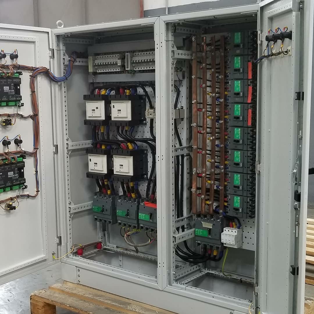 Tranosng's tweet photo. Check out this 200A dual automatic transfer switch (ATS) with Distribution Panel we just made for a client.
Need panels made?
Email sales@tranos.ng to get a quotation
#tranos #thinkfurther #distributionpanel #powerdistribution #power #madeinnigeria https://t.co/j8sg1W7Jj9