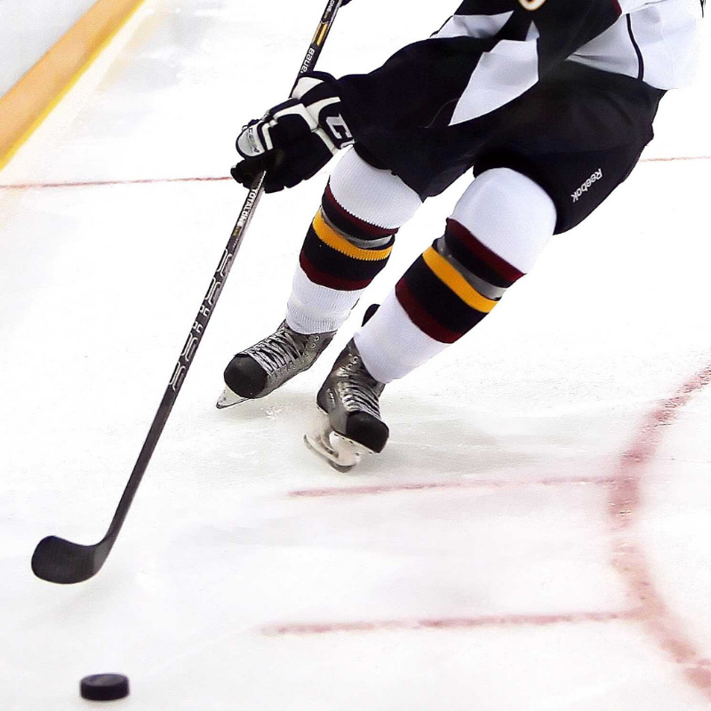 игры хоккей клюшками. игры хоккей клюшками. клюшка stc vector 26. вбрасывание шайбы в хоккее. хоккейная клюшка и шайба.