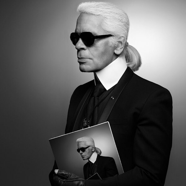 annapaolaconcia's tweet photo. “I pantaloni della tuta sono un segno di sconfitta. Avete perso il controllo della vostra vita se uscite con la tuta“. #KarlLagerfeld https://t.co/TVGti94NyR