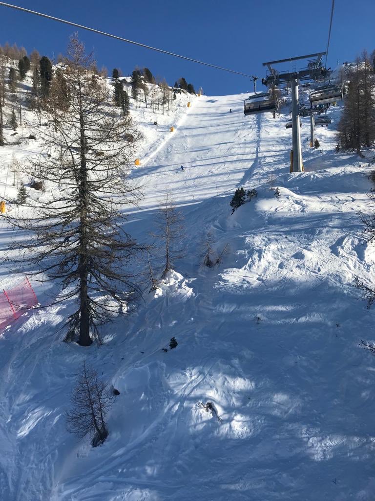 gabbot_SkiTrip's tweet photo. Day 3: Made it to the halfway mark! Skiers are doing themselves proud! Stunning weather, great snow, massive laughs!!!... It’s so nice to be reminded what a pleasure it is to put this trip on each year! #SNOLO #SoMuchMoreThanJustASkiTrip https://t.co/Iyds4TDKzH