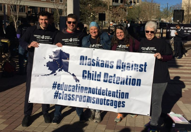 Alaska educators participate in national rally to draw attention to border camps
#classroomsnotcages 

ktuu.com/content/news/A…