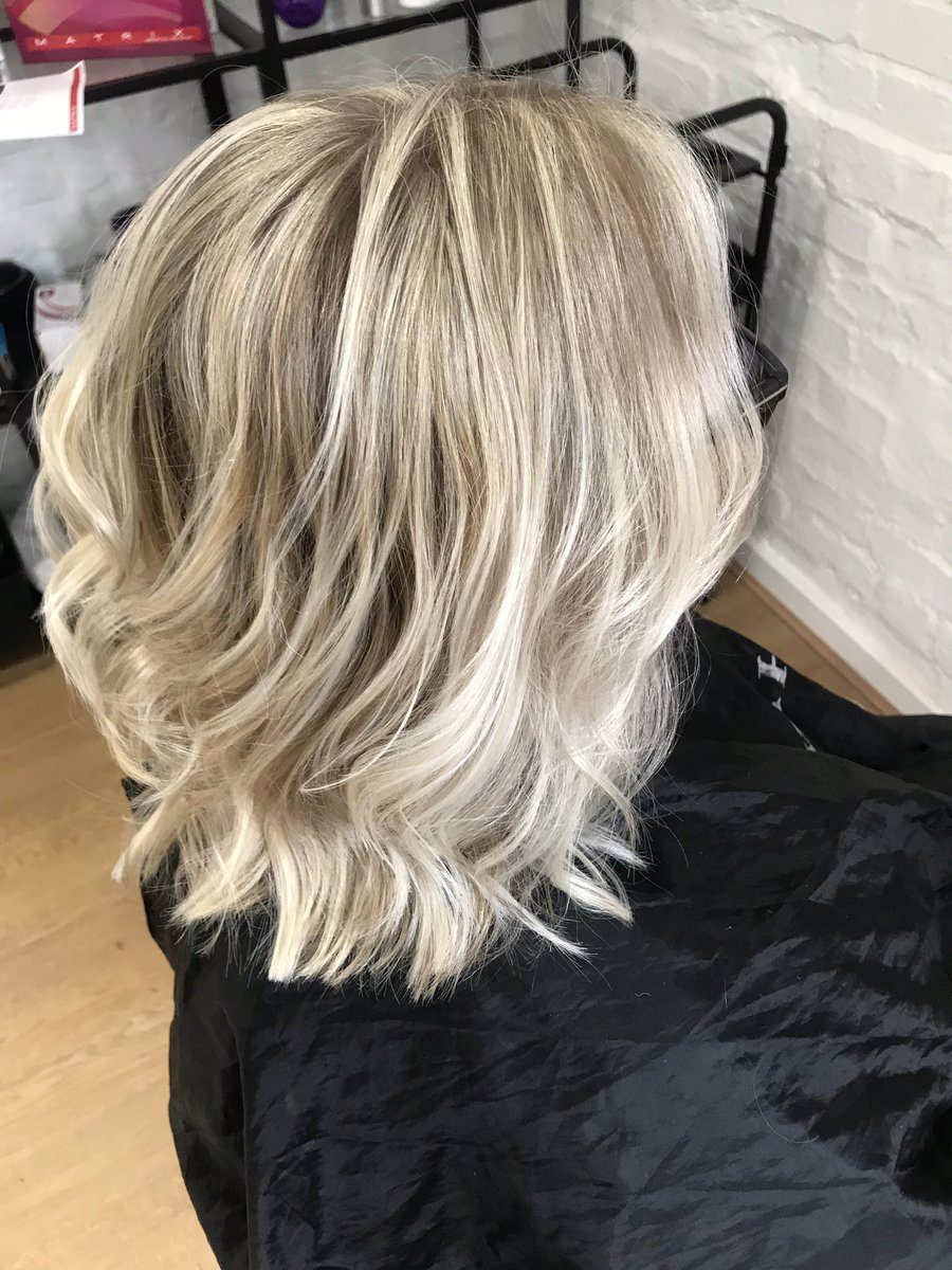 HairEsprit's tweet image. Blonde tones #blondehair #naturaltones #Prescot #shinyhair #wavesfordays #messyhair #highlights #tuesdayhair