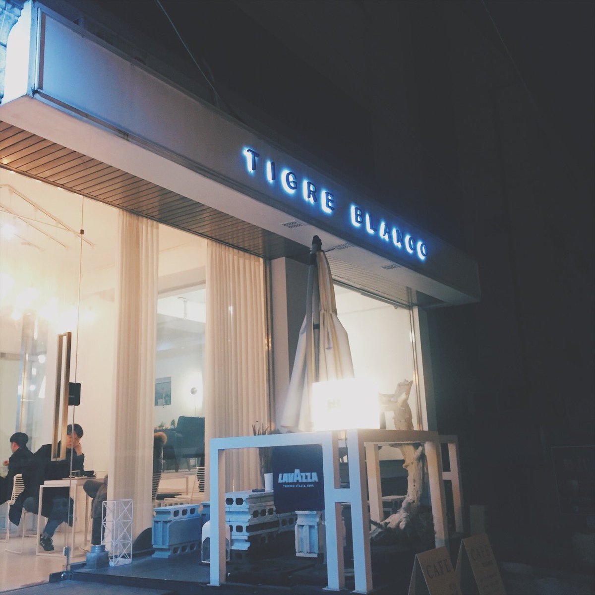 MIN9YUX6's tweet photo. ตามรอยอีเวนท์
— Cup Sleeve วันเกิดเซเว่นทีน
#VERNON 
#EVERYDAY_CHEWDAY

📍 TIGRE BLANCO
(Nonhyeon exit 3)

🎂 ~ 2/19 https://t.co/BLQLtibqzZ