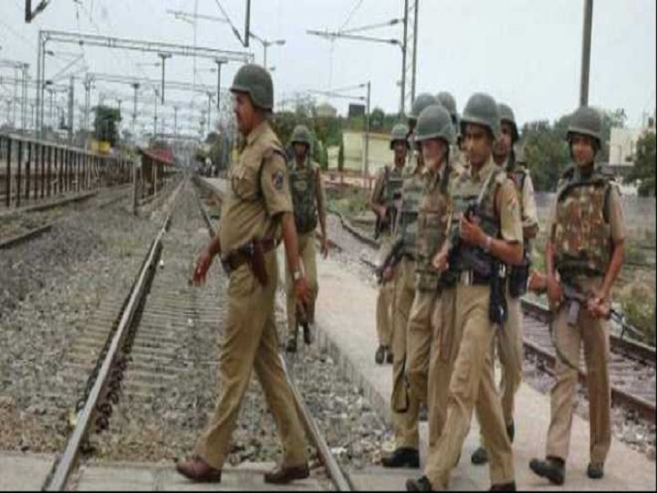 ABPNews's tweet photo. #RPFConstableExam 2019: Result out for Group E posts; download call letters now

Details: https://t.co/tKhbti0lth https://t.co/Hn0mvSTxj4