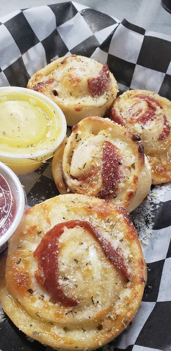 nnspinellisboro's tweet image. Our take on pizza bagels😉. &quot;The PEP KNOTS&quot; they take some time, but hey 🤗🤗 it’s totally worth it👍👍👍. #runthepizza #pepsknots #spinellispizza #spinellisnicknetwonsbar #keepmurfreesborowierd #homemade #hotslices #bytheslice #delivery #openlate