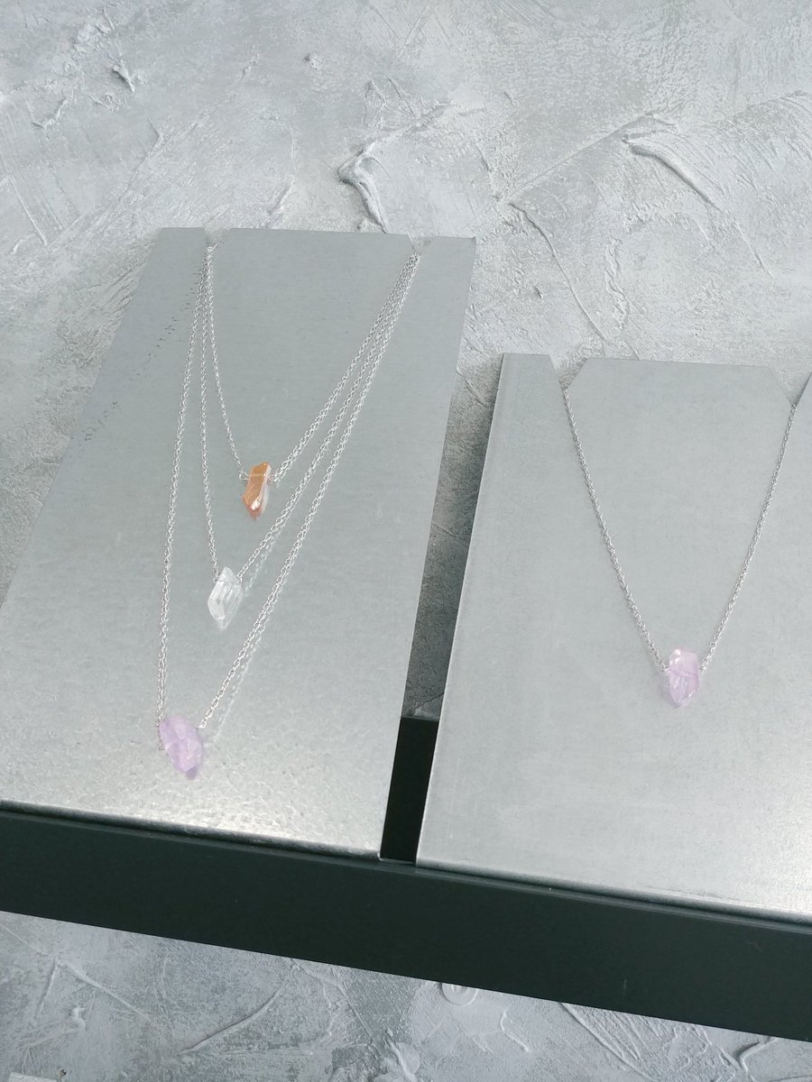 DonnametzDonna's tweet photo. New jewelry, new look.
#blondeisback #balayage #hairwizard #byepurple #thankyounext #newdesigns #gemstones https://t.co/4uy8EckNyh