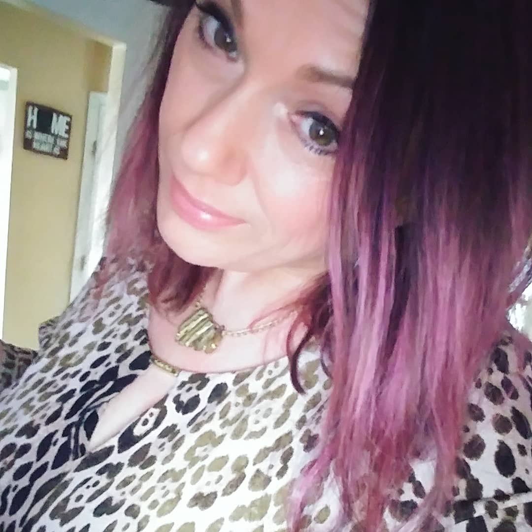 DonnametzDonna's tweet photo. New jewelry, new look.
#blondeisback #balayage #hairwizard #byepurple #thankyounext #newdesigns #gemstones https://t.co/4uy8EckNyh