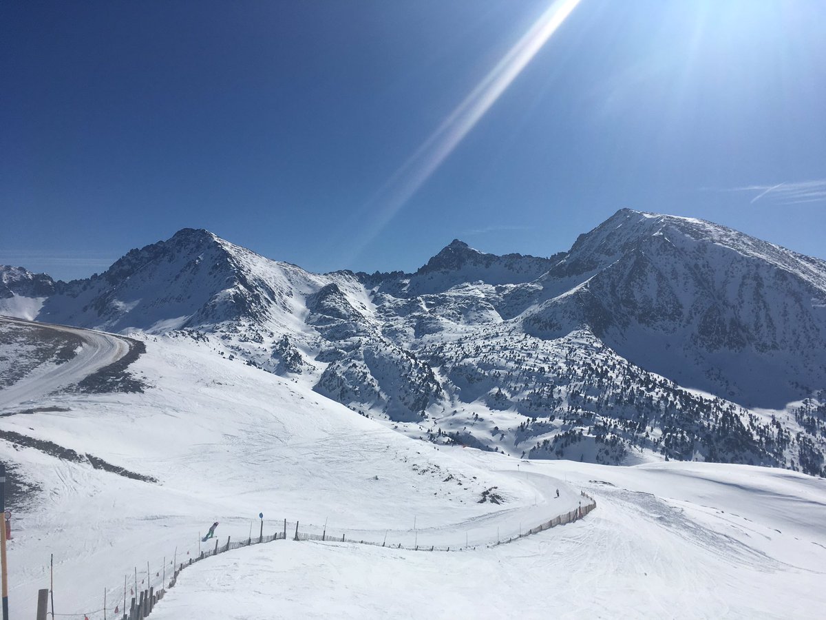 #Grandvalira: also known as winter paradise! 

Read today’s #snow report here: soldeu.com/weather