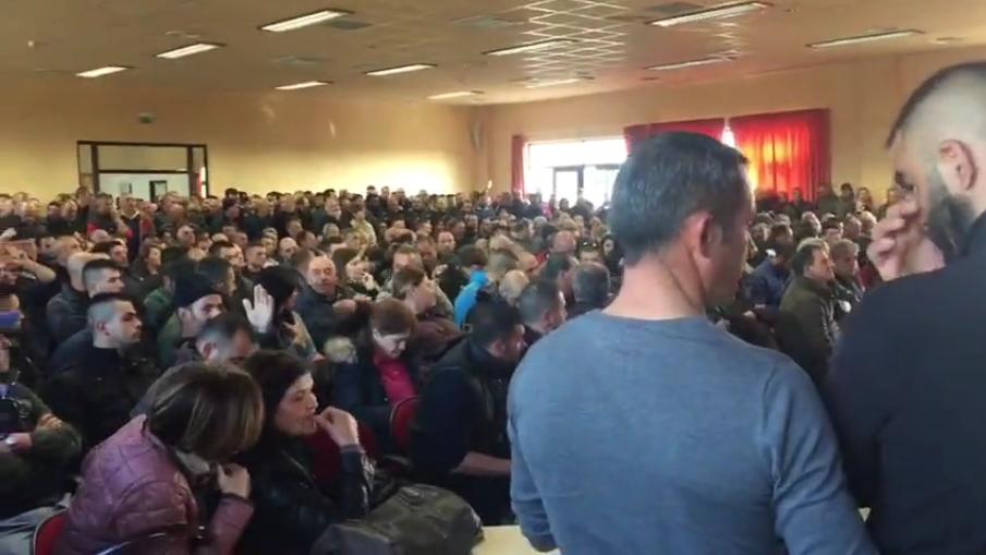 FabManuelMulas's tweet photo. #VERTENZA #LATTE #LACRIMEDILATTE #SARDEGNA
Latte, controproposta dei #PASTORISARDI
"Si parte da #80centesimi al litro"
Mille Allevatori riuniti a Tramatza hanno votato all'unanimità la linea da adottare al prossimo tavolo al #VIMINALE #21FEBBRAIO #ROMA #iostoconipastori https://t.co/biZHnkgsCf