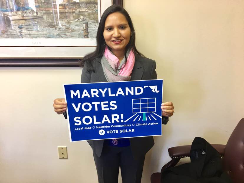 votesolar's tweet image. Maryland votes #solar! @PariKasotia's in Annapolis with @MDVSEIA @Sol_Systems @NeighborhoodSun calling on #MDLeg to pass the Clean Energy Jobs Act &amp;amp; grow MD to 20k local solar jobs. For a strong clean energy economy, healthier communities &amp;amp; powerful climate action #AllinforCEJA