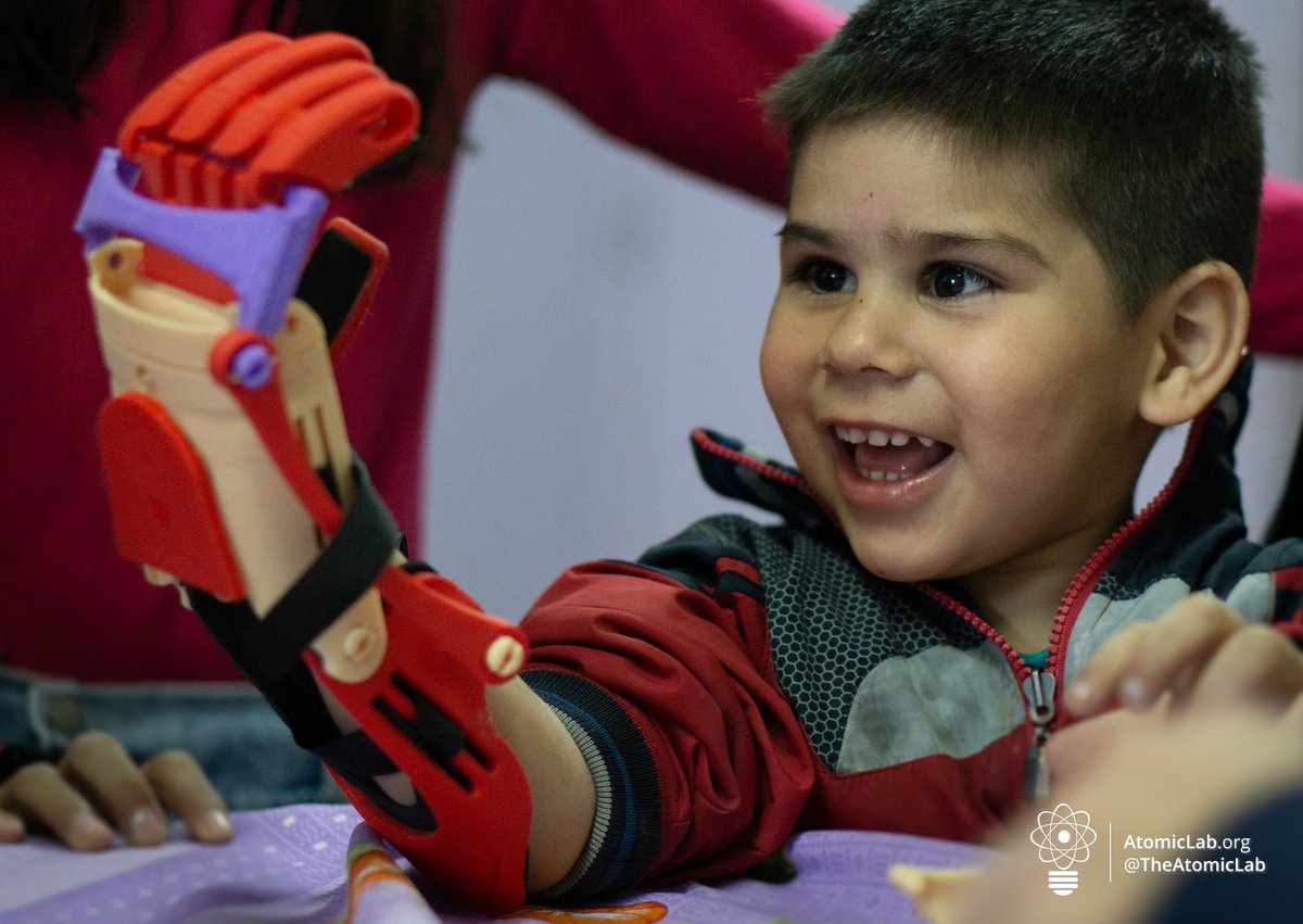 Llevamos donadas +1000 prótesis 3D de forma gratuita desde 🇦🇷 al mundo: 

▶️Si necesitas, pedila gratis: atomiclab.org
▶️Si te gustaría ayudarnos a seguir creando: atomiclab.org/donar
▶️otras dudas: atomiclab.org/faq
▶️Para imprimirlas: atomiclab.org/embajadores