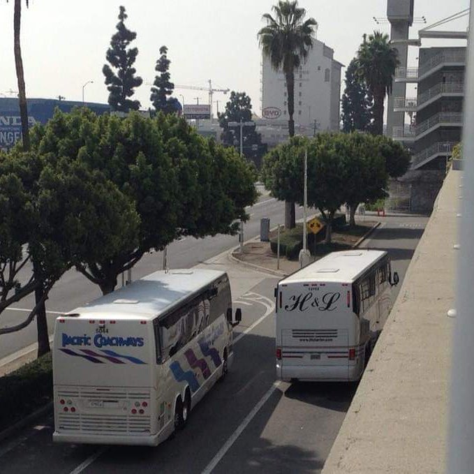 #throwbacktuesday to that week Pacific Coachways and H & L Charter worked side by side getting attendees to the UMA/NTA Travel Exchange Conference in Los Angeles #pcw #hlc #uma #nta #travelexchange #workingtogether #buses #buslife #lababy