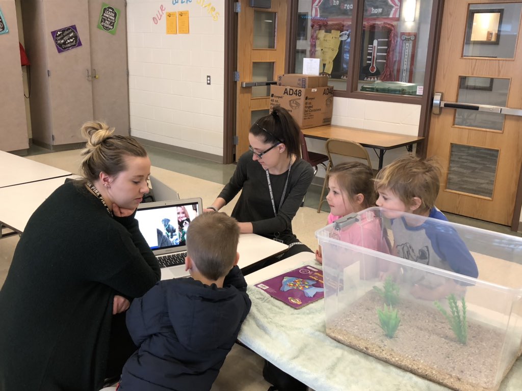 Michael67401741's tweet photo. @UofNorthDakota @UNDEducation Leaders in Action Early Childhood Ed teach STEM with K students GFPS. Building 21st Century skills w/tomorrow’s scientists, dr’s, inventors. Dr Gallo’s 310 students ROCK!#UNDproud #leadersinaction #310IntroECE #STEM https://t.co/4tkBrBE95q