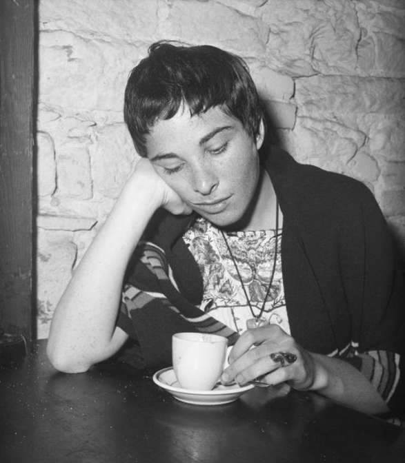 jatustein's tweet photo. Uncredited Photographer - Enjoying an #Espresso, the #GaslightCafe, #GreenwichVillage, #NewYorkCity #c1959 #photography https://t.co/sD7cIBkWYi