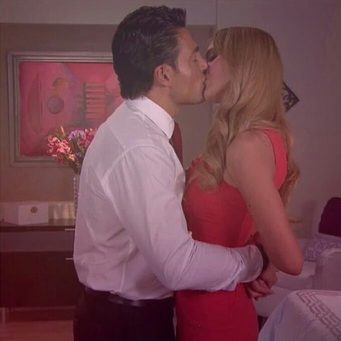 Buenos días🌸🌷🌹😁✨mis #hermosuras😍💏@BLANCASOTOTM💘#FER😉! #EstupendoMartes inundado de #colores🌈&💋💋💋💋 de #chocolate🍫llenos de su #AmorInfinito❤∞💍LQMusho😘🙏&abrazos para Ustedes& #BebitaScar💖🐶🐾