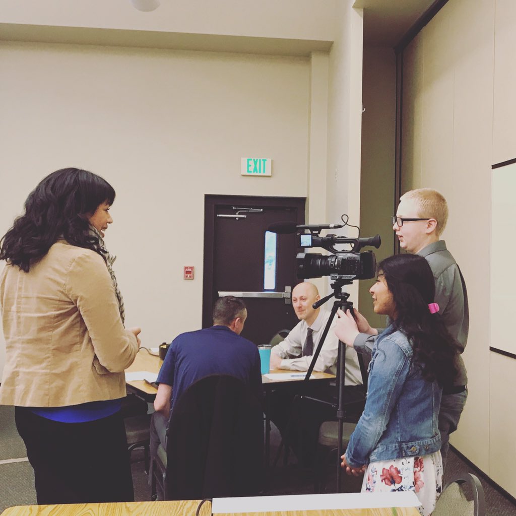 Hey_Raaach's tweet photo. Seeing these Napavine Jr/Sr High  School tech students running A/V at today’s #GATE advisory fills my heart! 🤩
@waOSPI @ESD113 #WAedu #CTE #GraduationATeamEffort https://t.co/X5z7ovNCsF