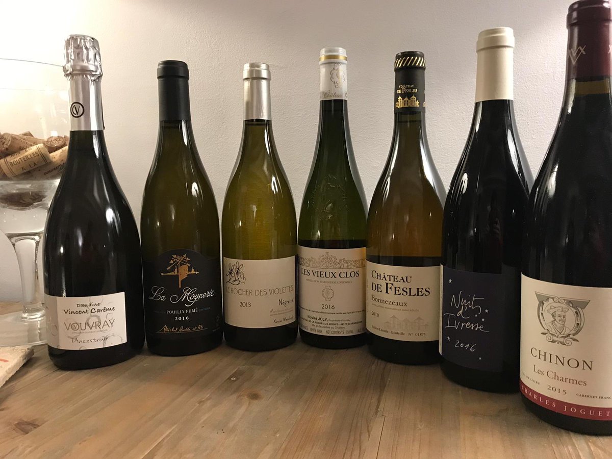 _ConstanceA's tweet photo. Et encore une soirée passionnante à transmettre ma passion à mes petits élèves 🍷
Au programme ? Découverte du vignoble ligérien et du chenin grâce à une TRÈS jolie sélection @iDealwine. #vivementlaprochaine #wine #winelover https://t.co/8l4Y3sJIcO