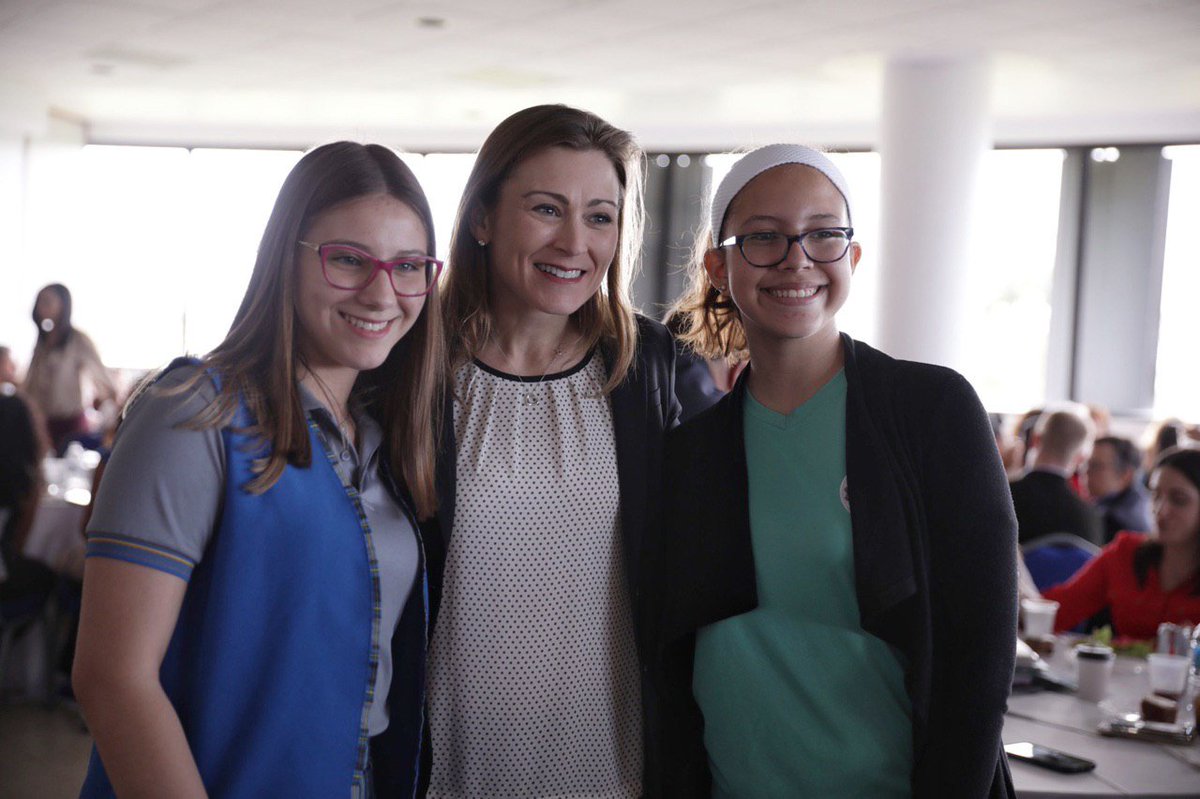 JuliaBKeleher's tweet photo. Participando del evento Uniendo mentes por el Futuro de los Est. en la @uprcarolina. Nuestros equipos de planificación regional comenzarán a reunirse regularmente para desarrollar las estrategias que resultarán en la creación de un plan comprensivo de recuperación. @fema #YoSoyDE https://t.co/IZUROX8OFB