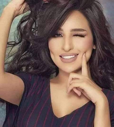 الرجل يذوب مرتين....
الأولى عندما تقول له المرآة أحبك ..يذوب بها عشقاً ،،،،
والثانية عندما تقول له المرآة اخطبني يذوب كالملح ويختفي،،،،
😂😂😉
