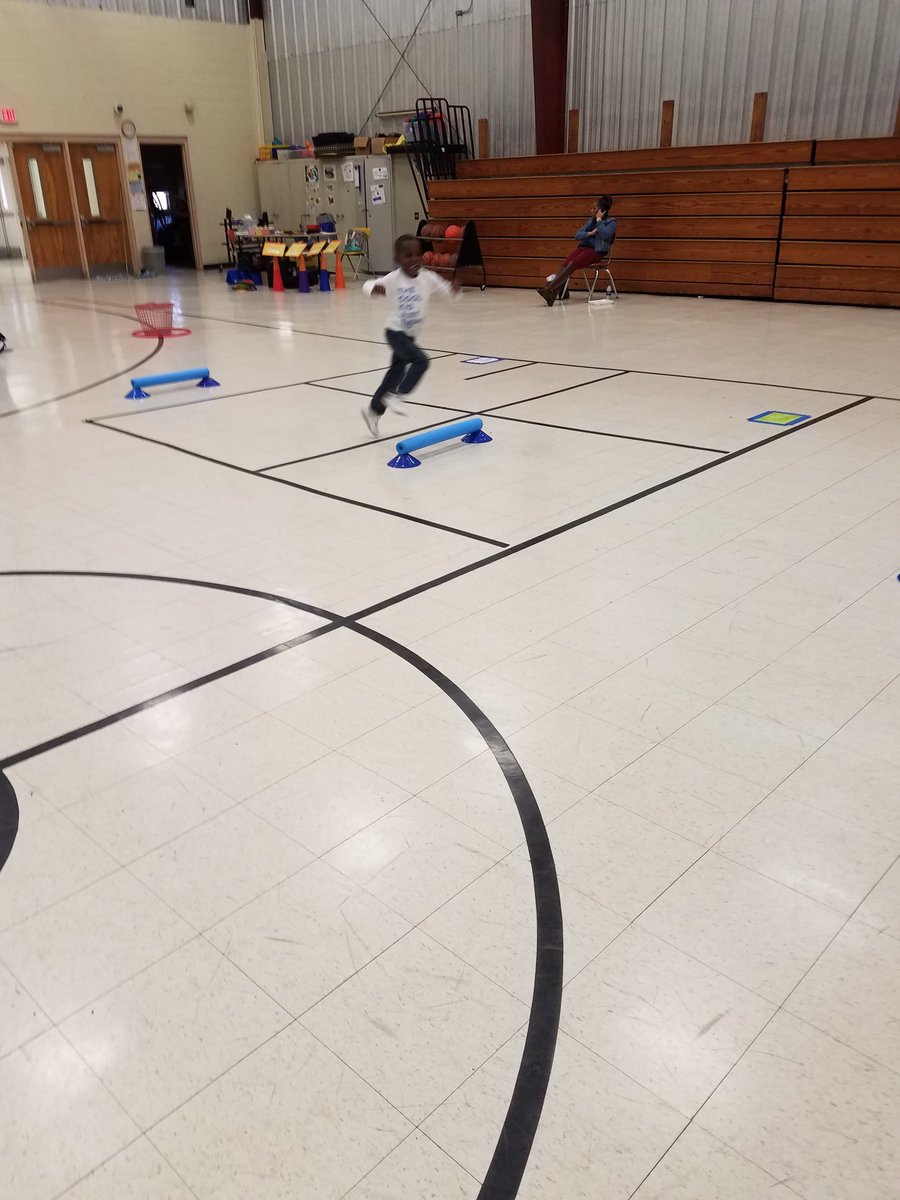 lestodd23's tweet photo. Pre-k and Kinder: Is it healthy or unhealthy? While also jumping over some hurdles. @EaglesSouthwest
#healthandphysed https://t.co/L7lGWPTYsK