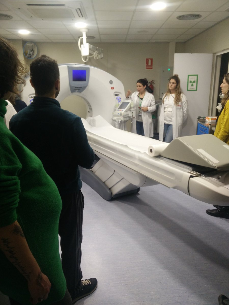 _ssibe's tweet photo. Tarda molt productiva amb l'escola @EscolaVilaRoma : visita a l'#HospitalPalamos, la cambra hiperbàrica i la unitat de Diagnòstic per la imatge i taller d'higiene de mans per treballar idees per treballar al #ProjecteMagnet https://t.co/OJ0i52Ljhr