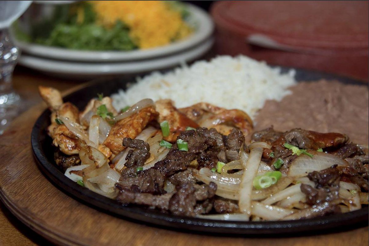 LasPalomasATX's tweet photo. Stop by Las Palomas to enjoy the ultimate comfort food - Fajitas! Come see us and grab Fajitas for 2 for $20 every Tuesday night! Don't eat meat? Don't worry! Veggie fajitas are also available.  #happyhouraustin #quesoatx #westlake #vegetarian #veggie #vegetarianatx https://t.co/tzC0jOEd7p