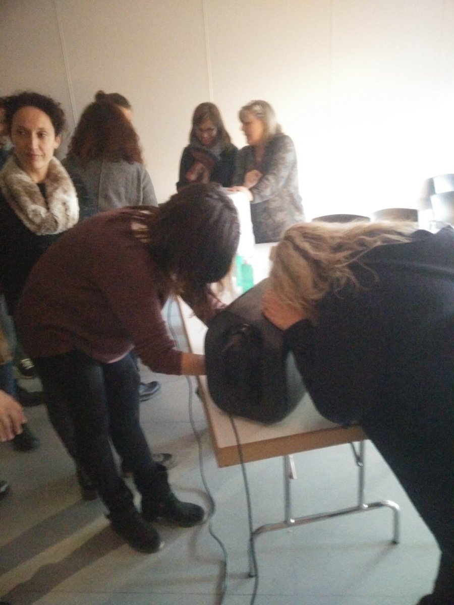 _ssibe's tweet photo. Tarda molt productiva amb l'escola @EscolaVilaRoma : visita a l'#HospitalPalamos, la cambra hiperbàrica i la unitat de Diagnòstic per la imatge i taller d'higiene de mans per treballar idees per treballar al #ProjecteMagnet https://t.co/OJ0i52Ljhr